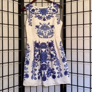 Short white dress with blue pattern